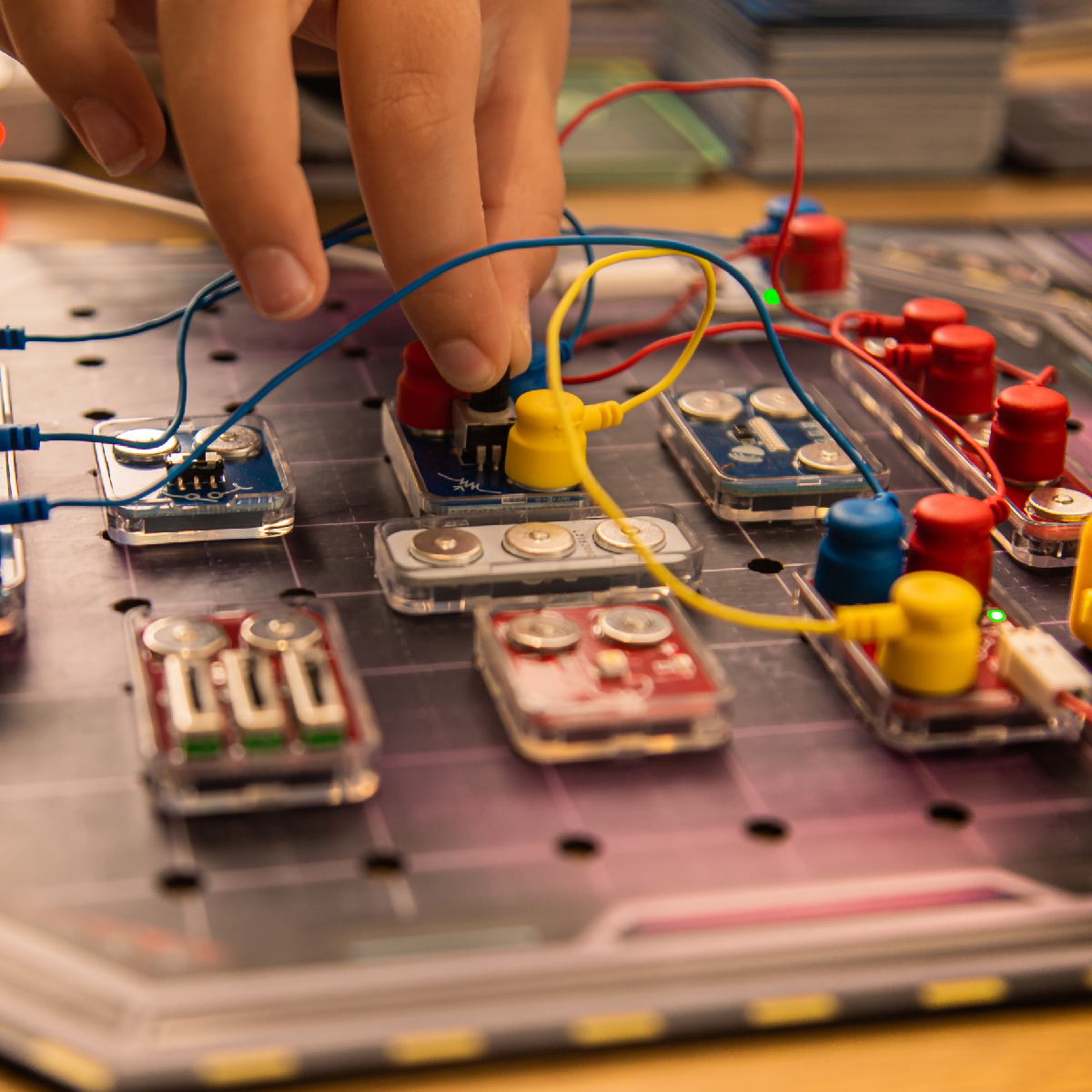 Reactor Rescue - The board game where you build real circuits
